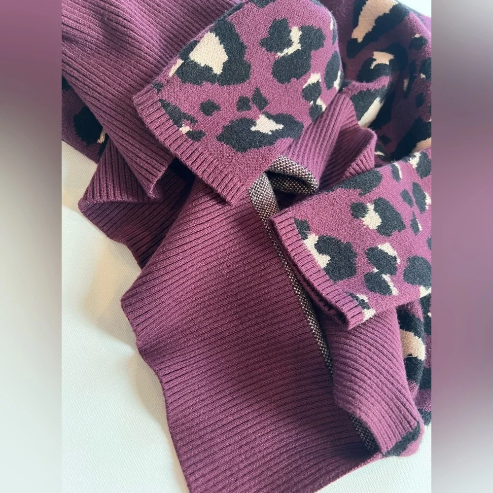 Lou & Grey Purple Cream Black Leopard Animal Print Hood - Picture 13 of 15